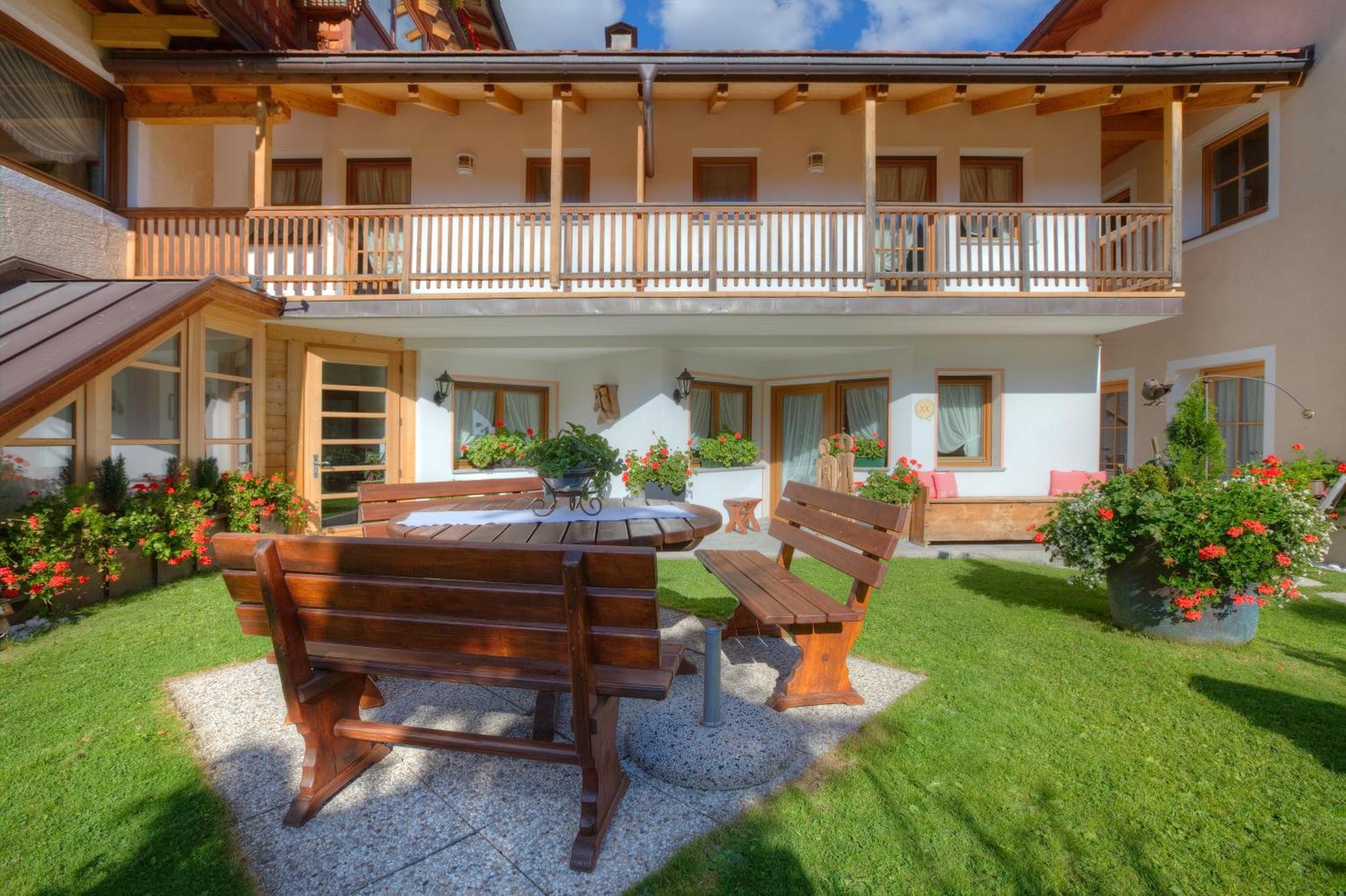 Residence Ciasa Planat San Cassiano  Eksteriør bilde