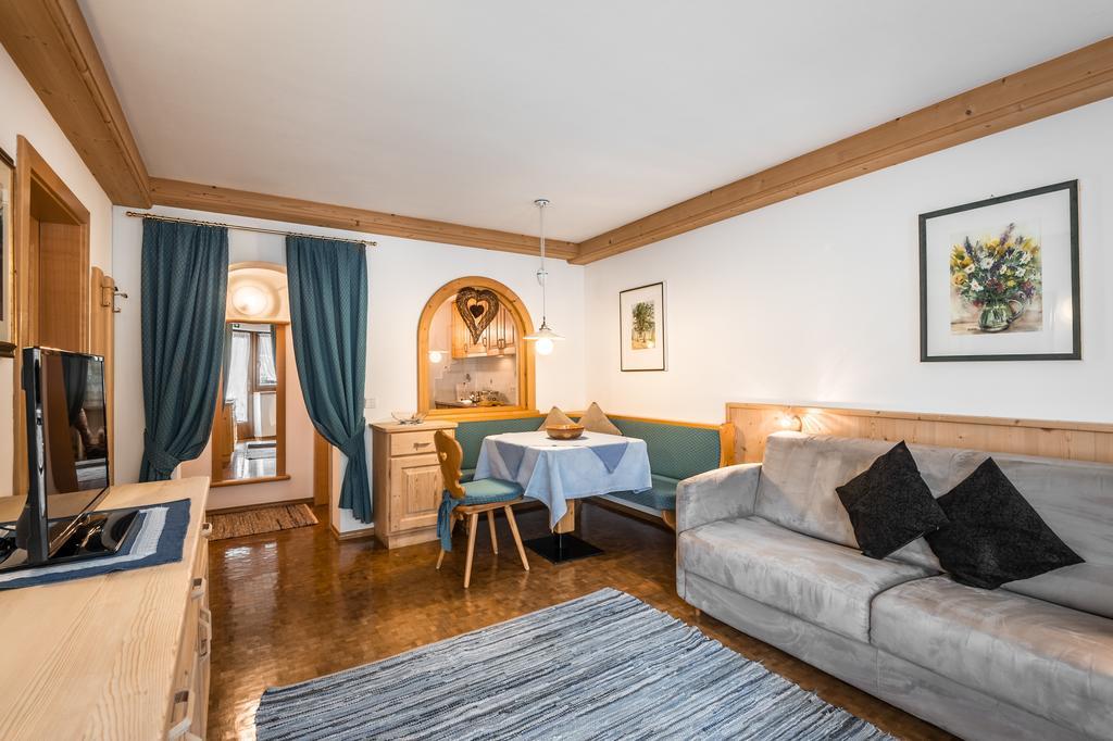 Residence Ciasa Planat San Cassiano  Eksteriør bilde